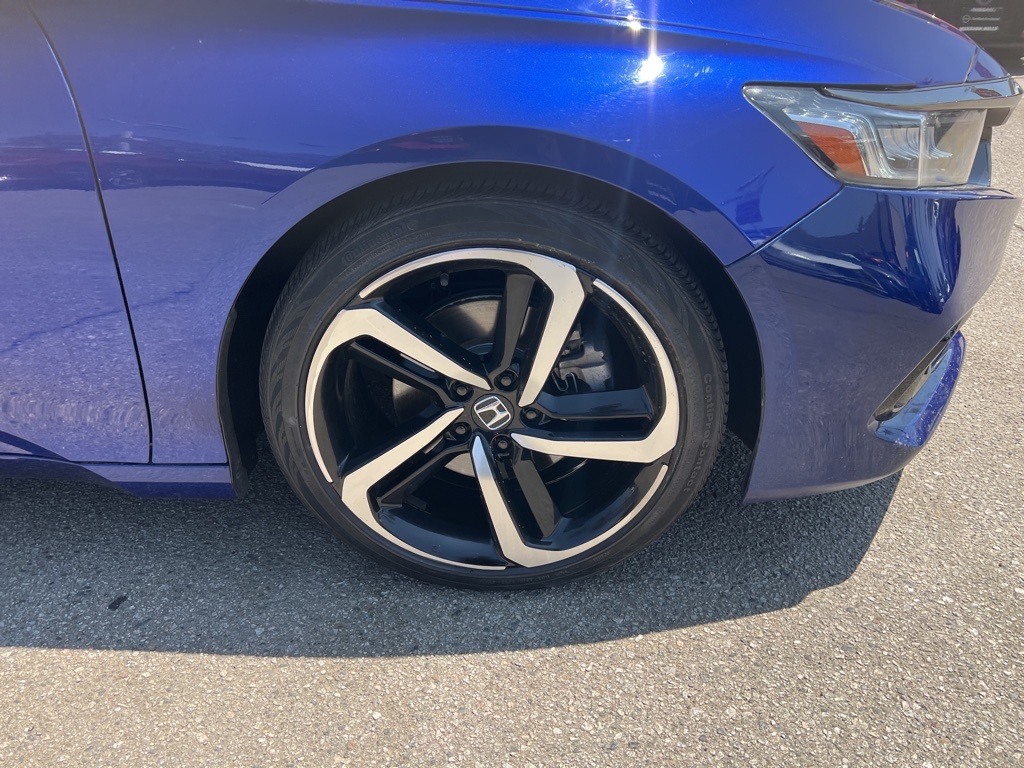 Vehicle image 10 of 24