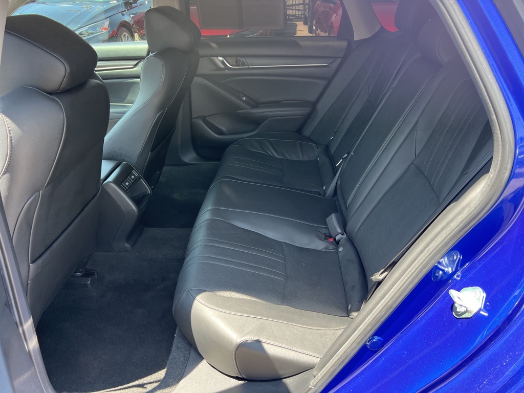 Vehicle image 14 of 24