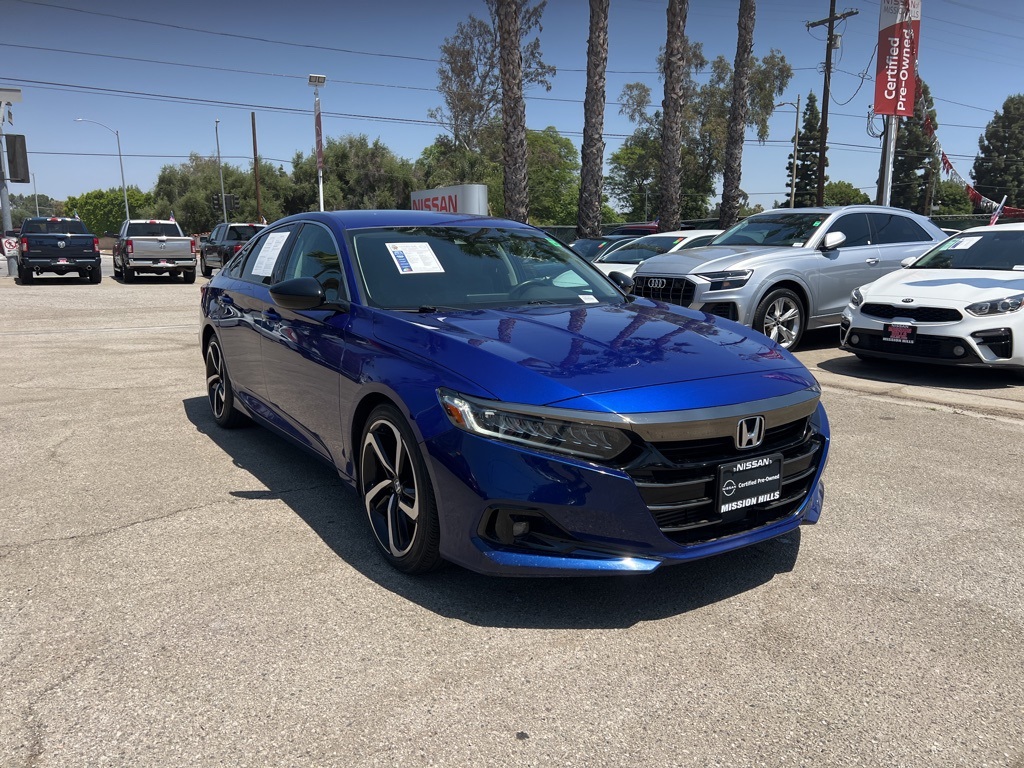 Vehicle image 4 of 24
