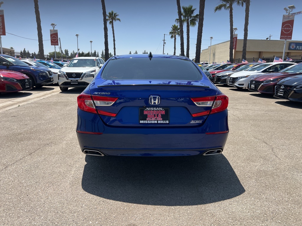 Vehicle image 7 of 24