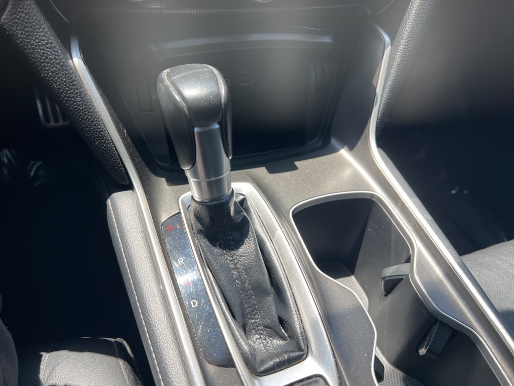 Vehicle image 22 of 24