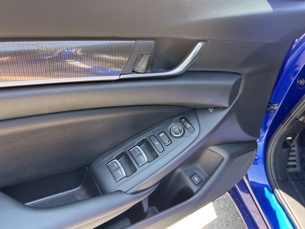Vehicle image 12 of 24