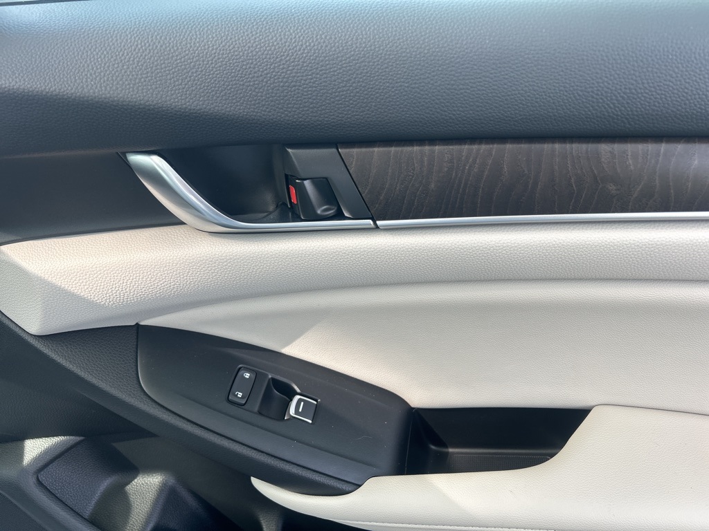 Vehicle image 45 of 49