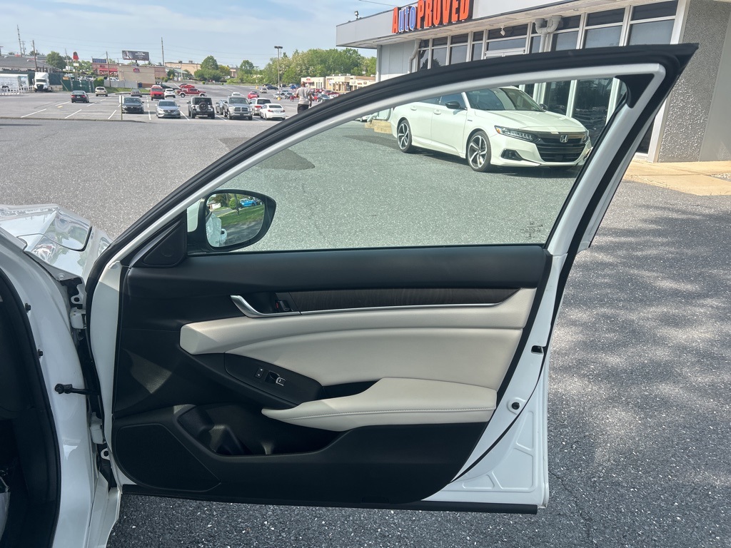 Vehicle image 43 of 49