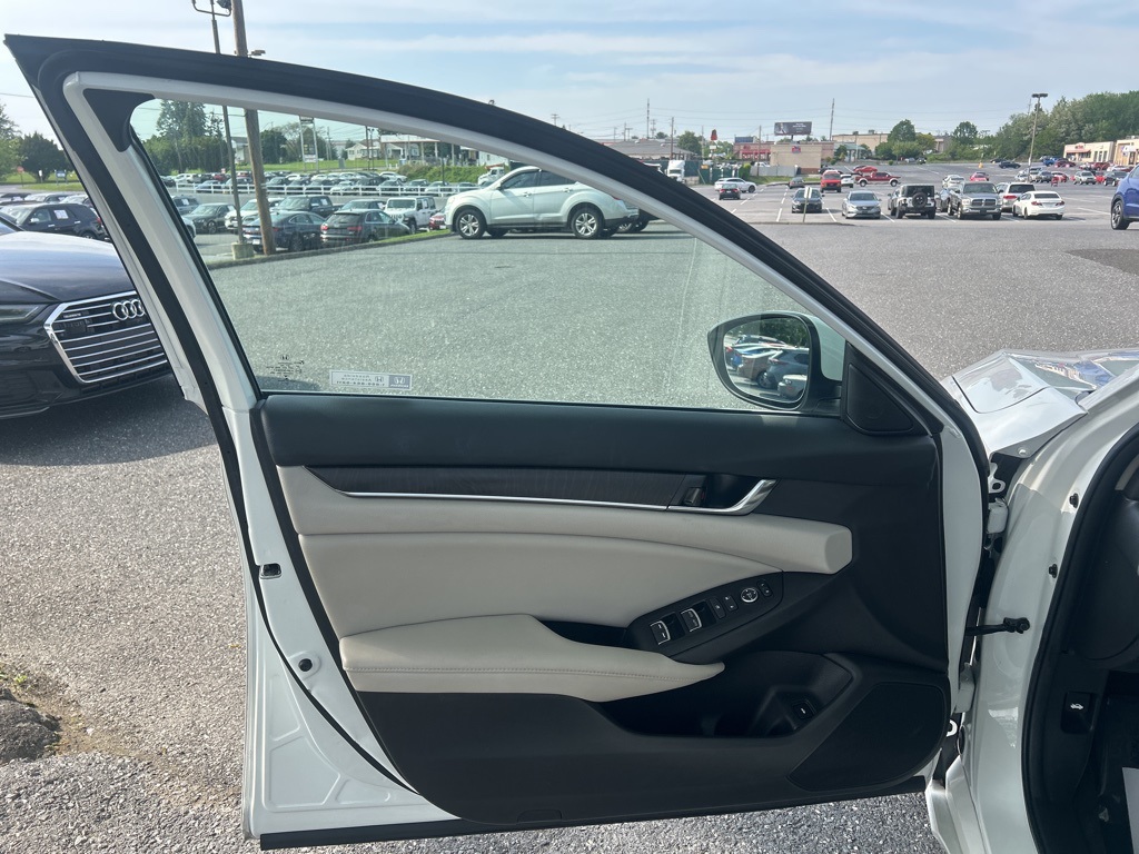 Vehicle image 15 of 49