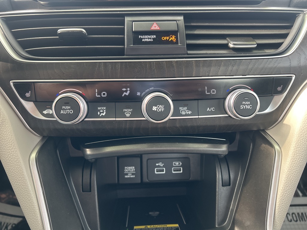 Vehicle image 29 of 49