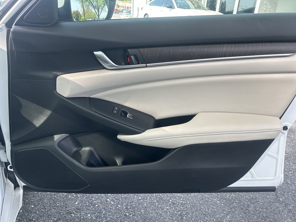 Vehicle image 44 of 49