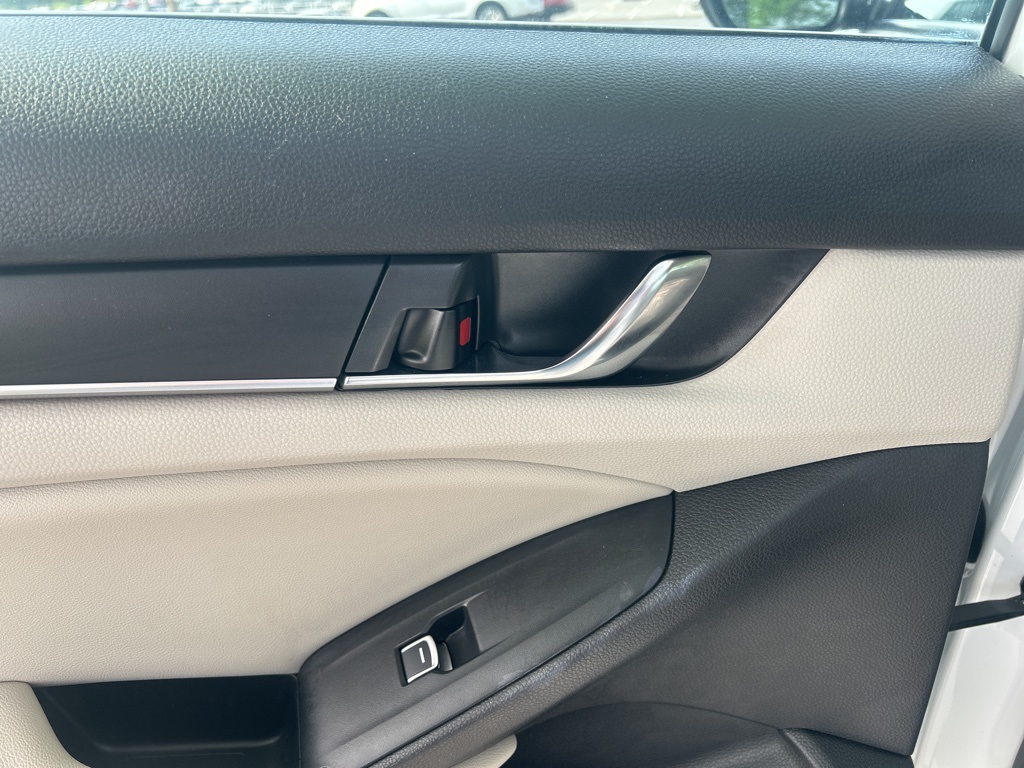 Vehicle image 35 of 49