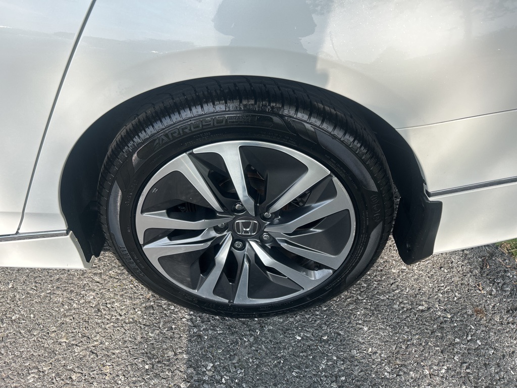 Vehicle image 11 of 49