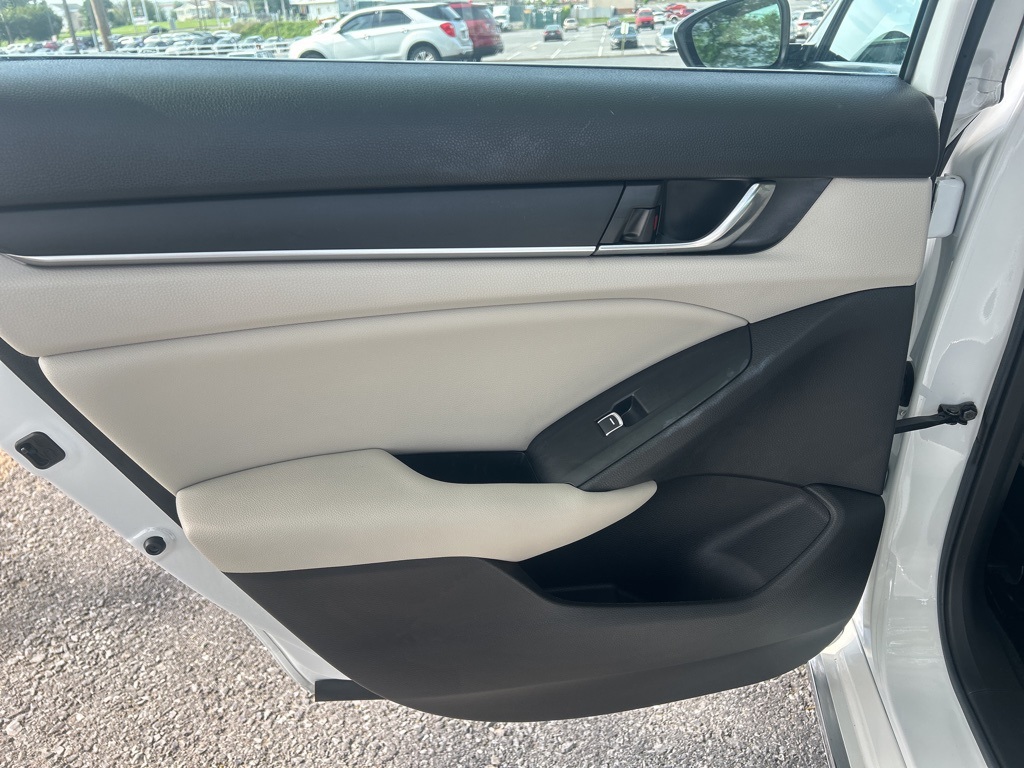 Vehicle image 34 of 49