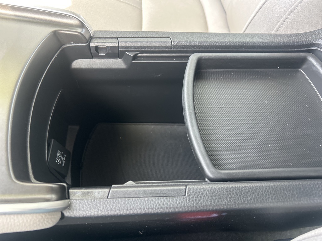 Vehicle image 32 of 49
