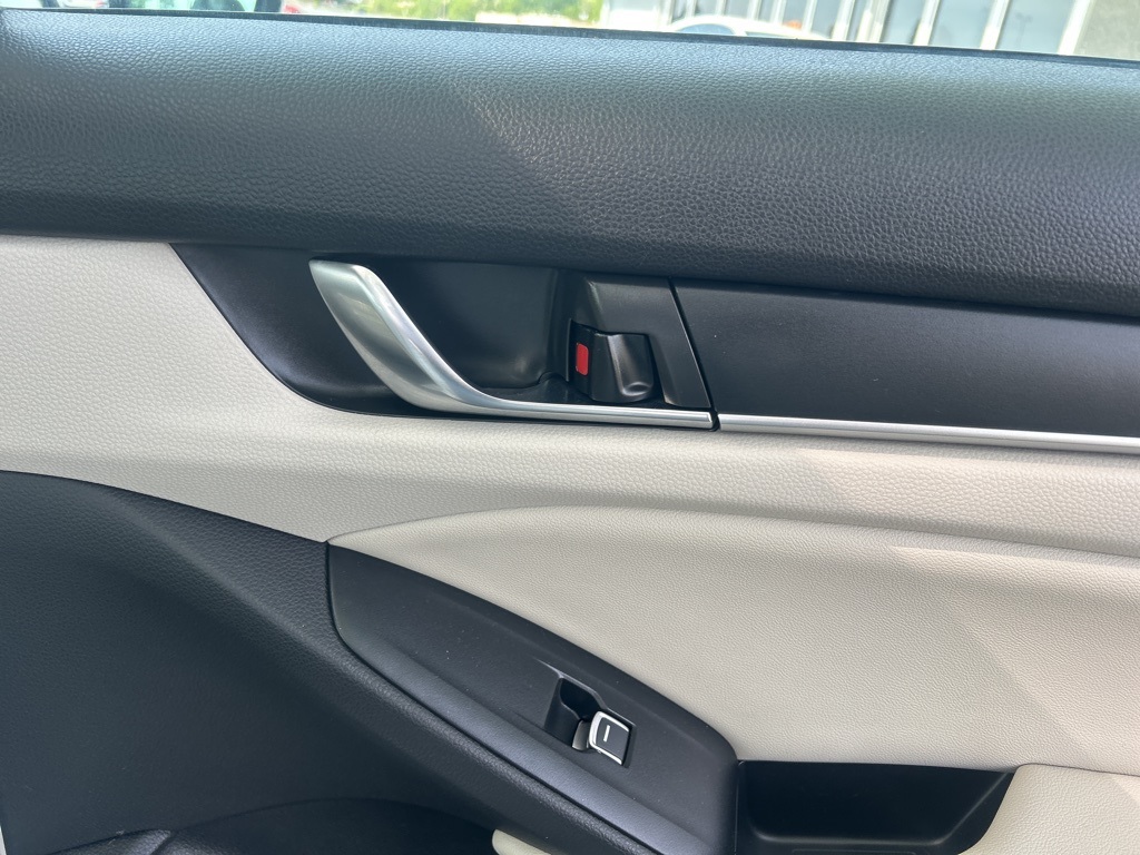 Vehicle image 41 of 49