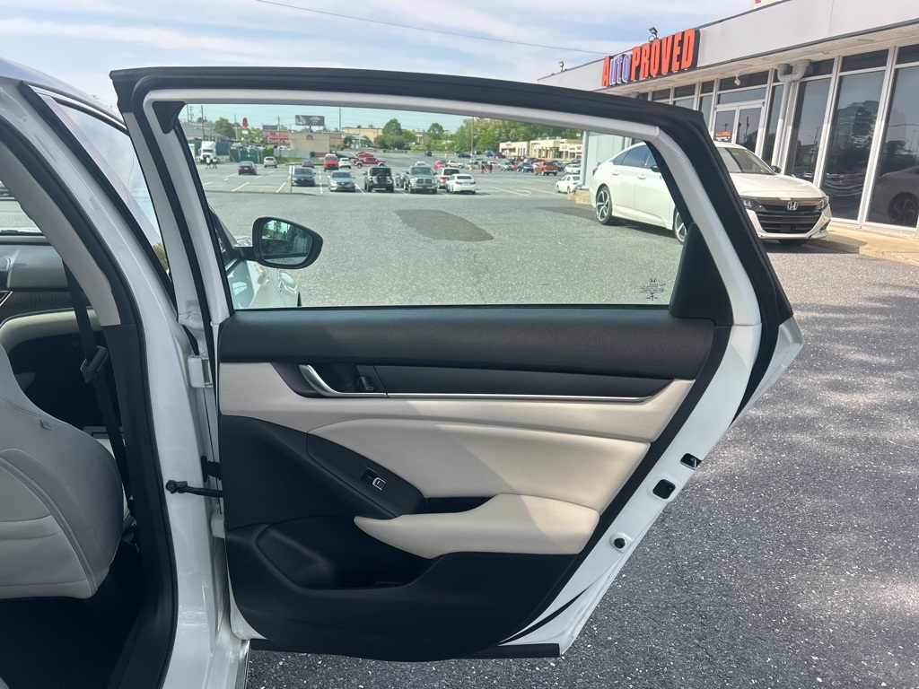 Vehicle image 39 of 49