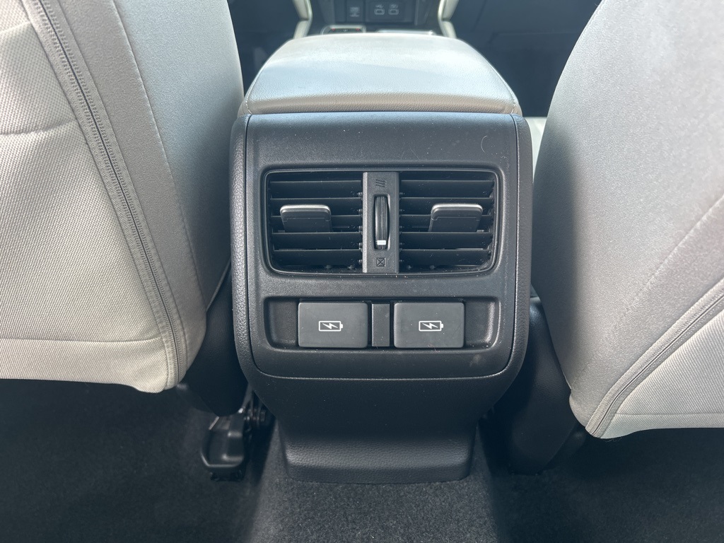 Vehicle image 37 of 49