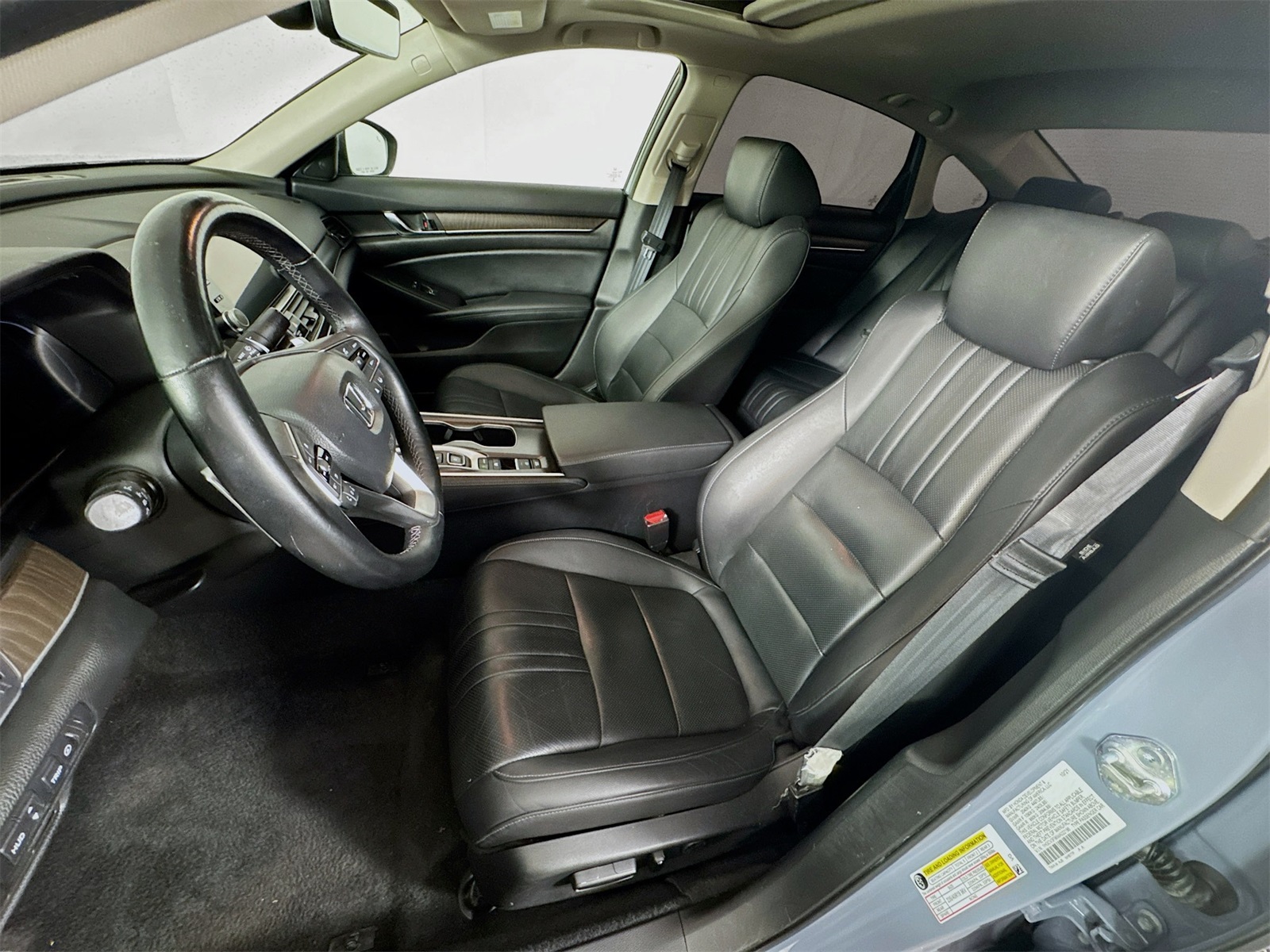 Vehicle image 10 of 22