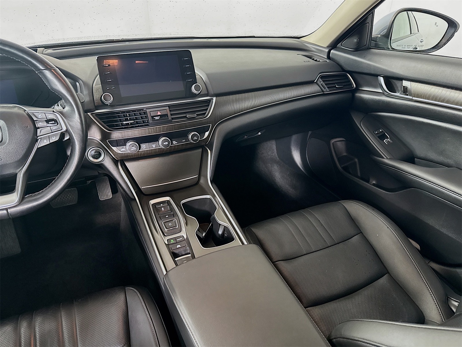 Vehicle image 18 of 22