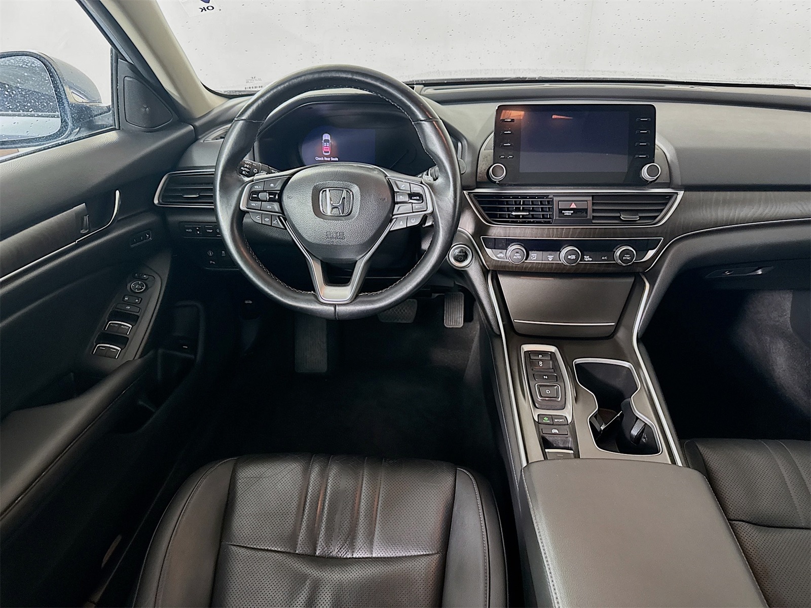 Vehicle image 17 of 22