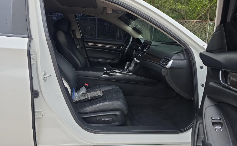 Vehicle image 5 of 14