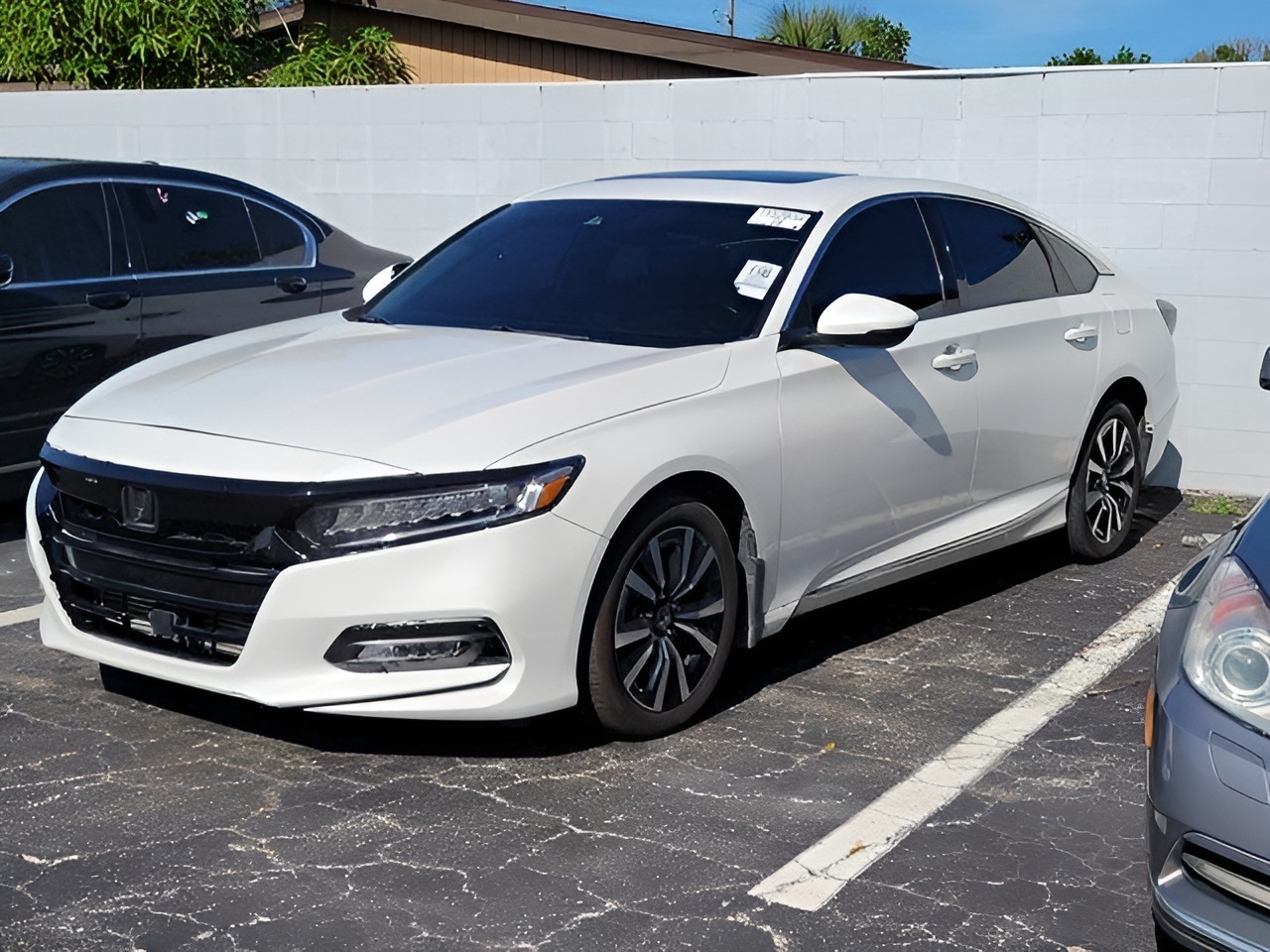 Vehicle image 12 of 14