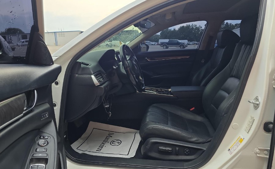 Vehicle image 6 of 14