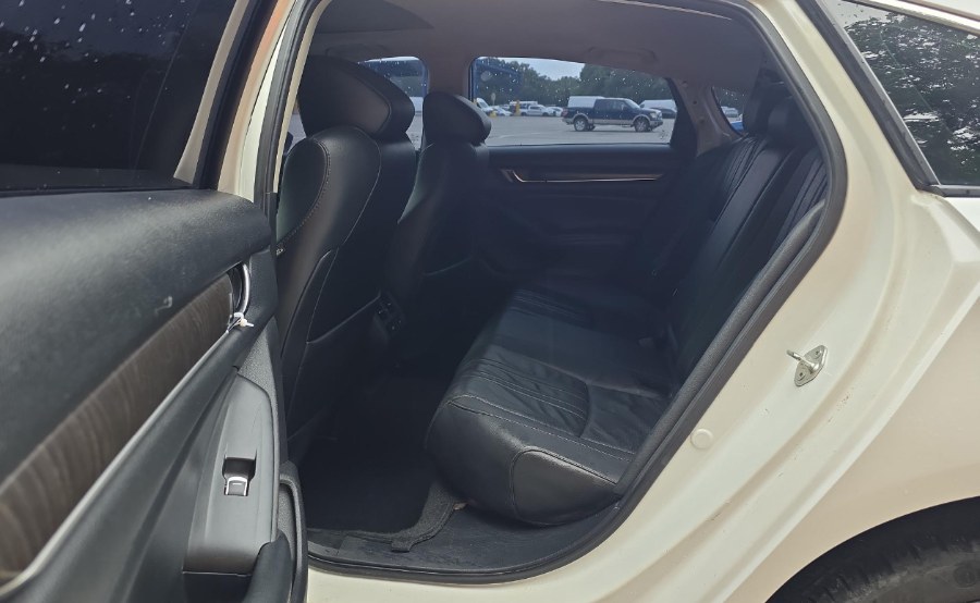 Vehicle image 10 of 14