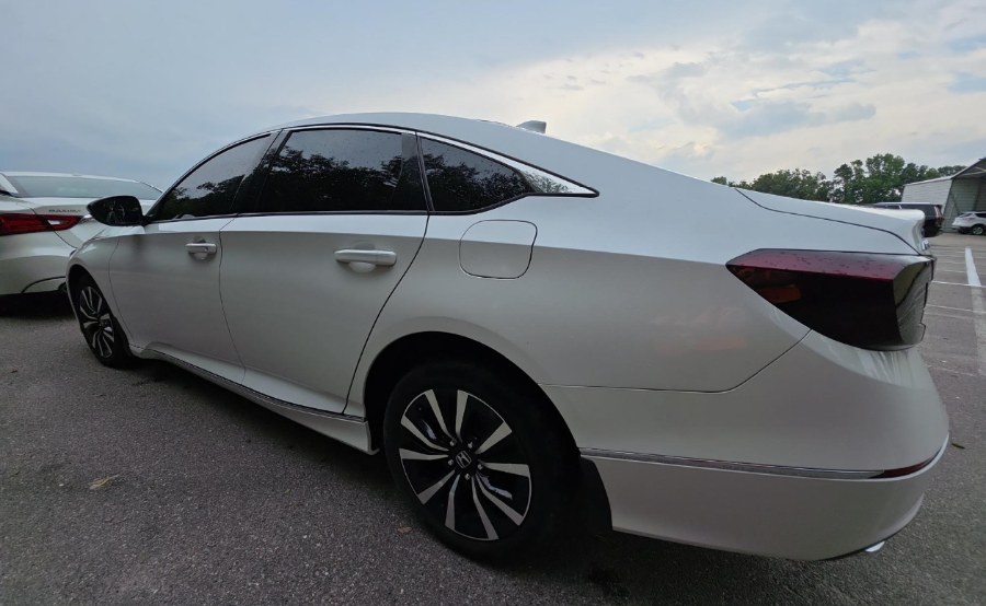 Vehicle image 4 of 14