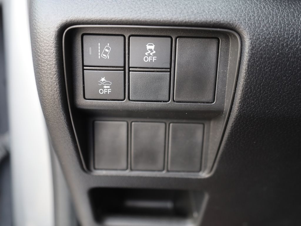 Vehicle image 28 of 41