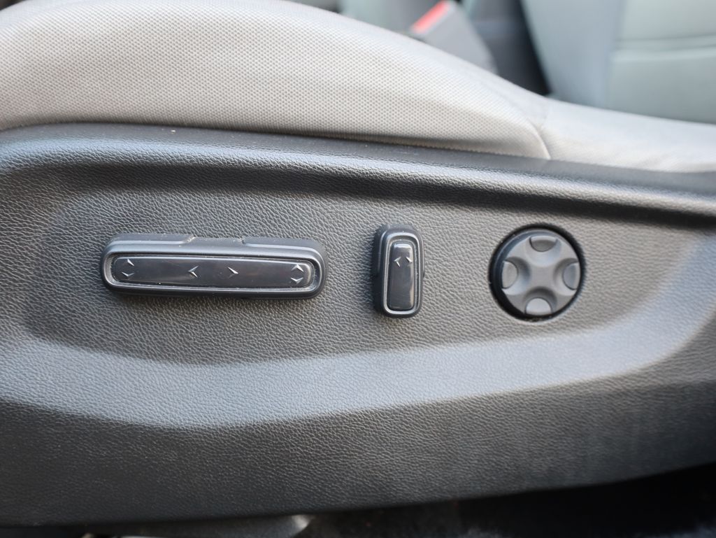 Vehicle image 25 of 41