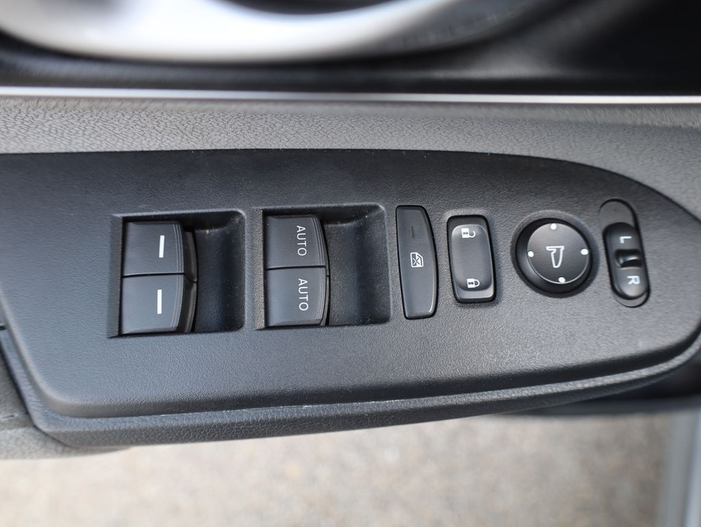 Vehicle image 27 of 41