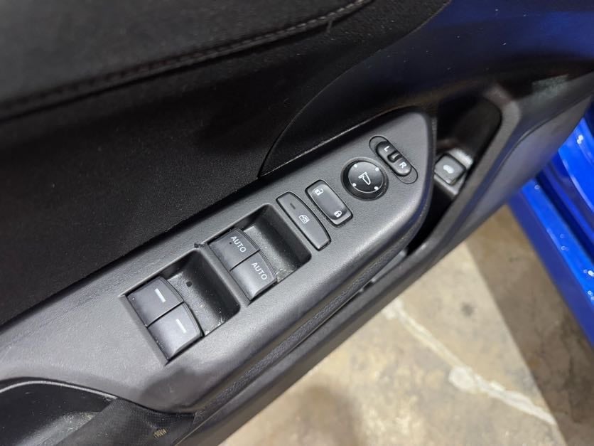 Vehicle image 17 of 40