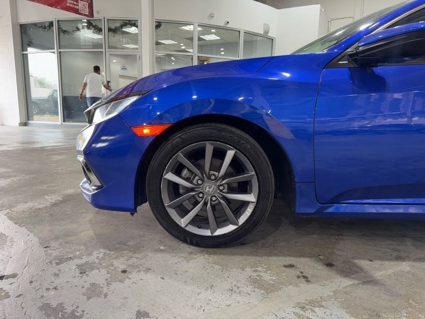 Vehicle image 9 of 40