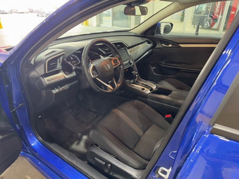 Vehicle image 14 of 40