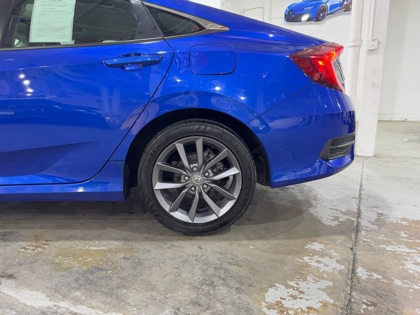 Vehicle image 10 of 40