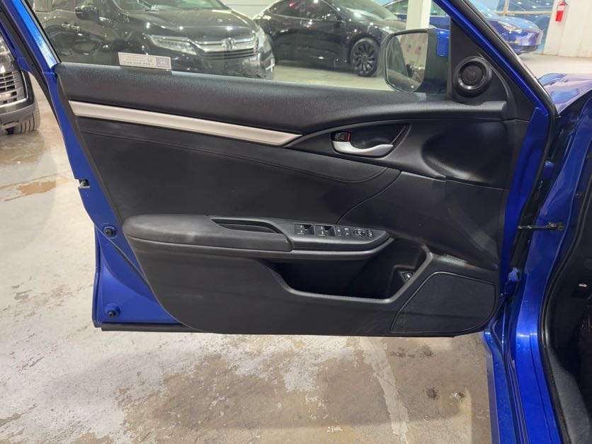Vehicle image 16 of 40