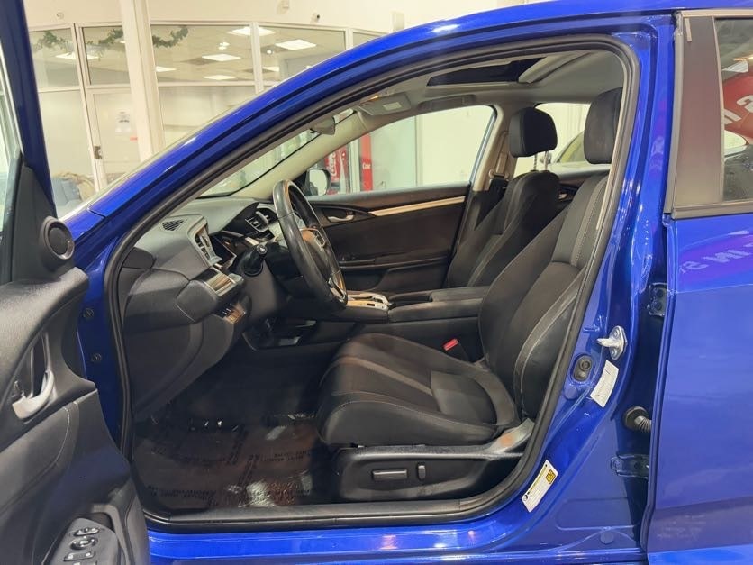 Vehicle image 15 of 40