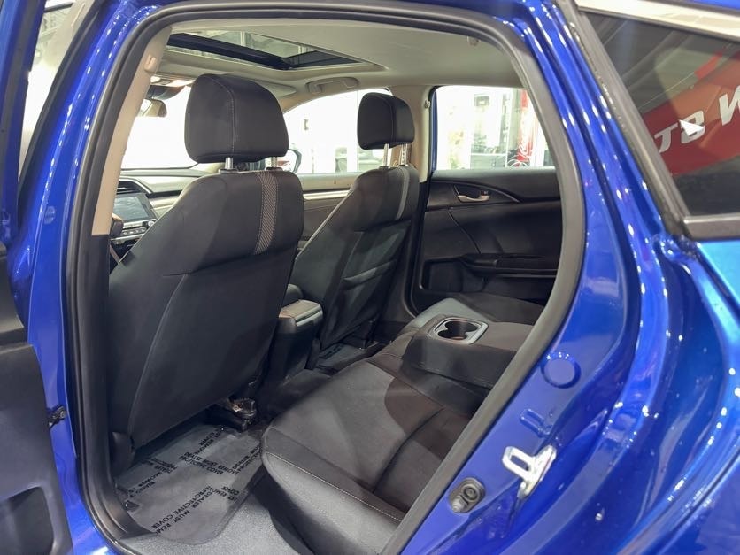 Vehicle image 19 of 40