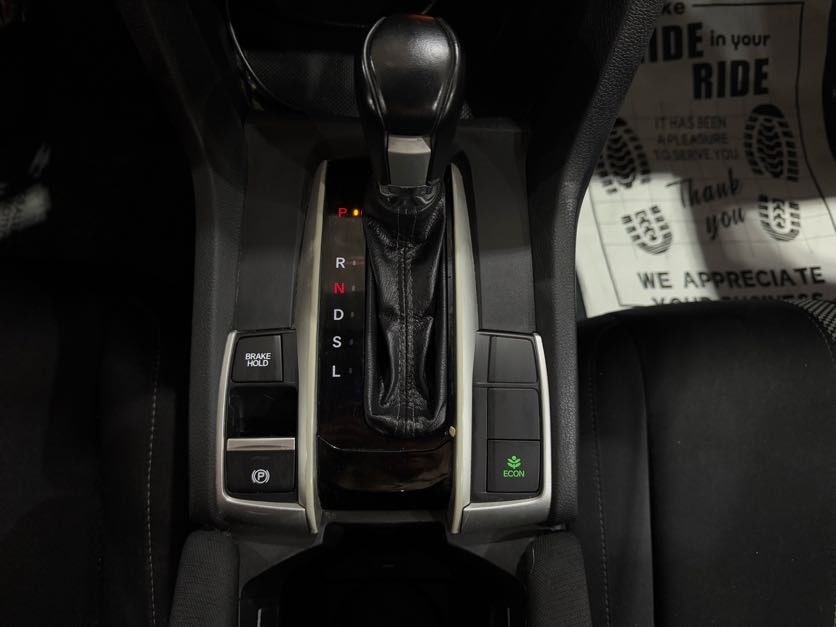Vehicle image 28 of 40