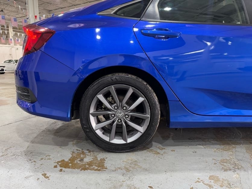 Vehicle image 13 of 40