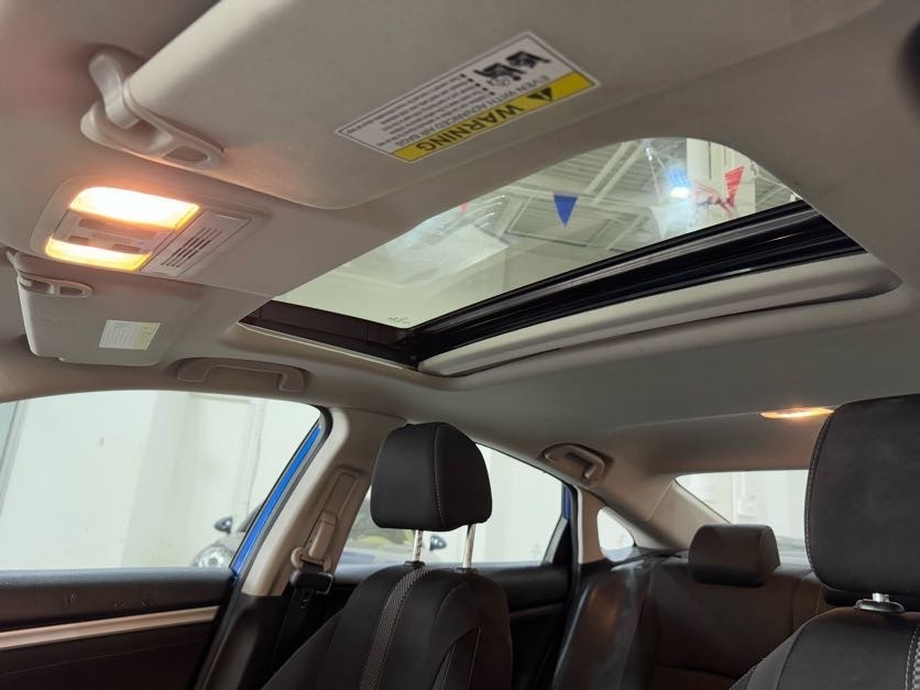 Vehicle image 33 of 40