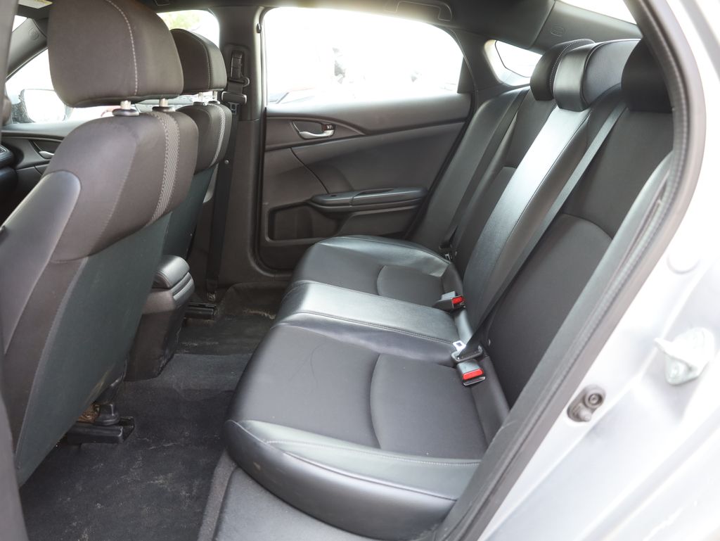 Vehicle image 19 of 38