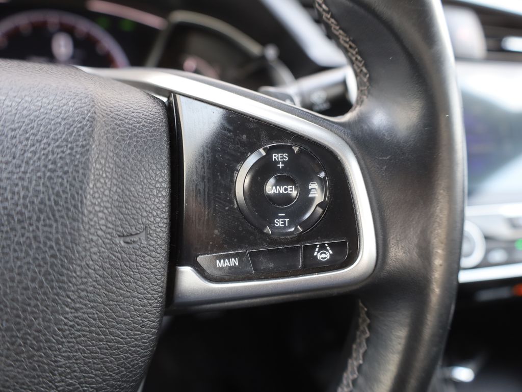 Vehicle image 33 of 38