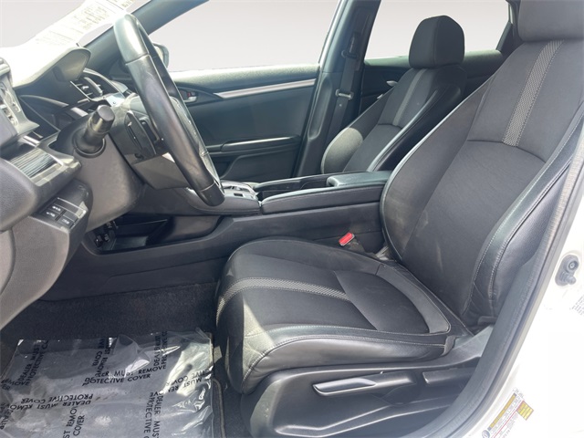 Vehicle image 31 of 43