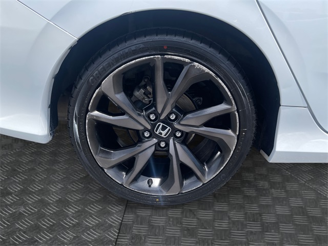 Vehicle image 34 of 43