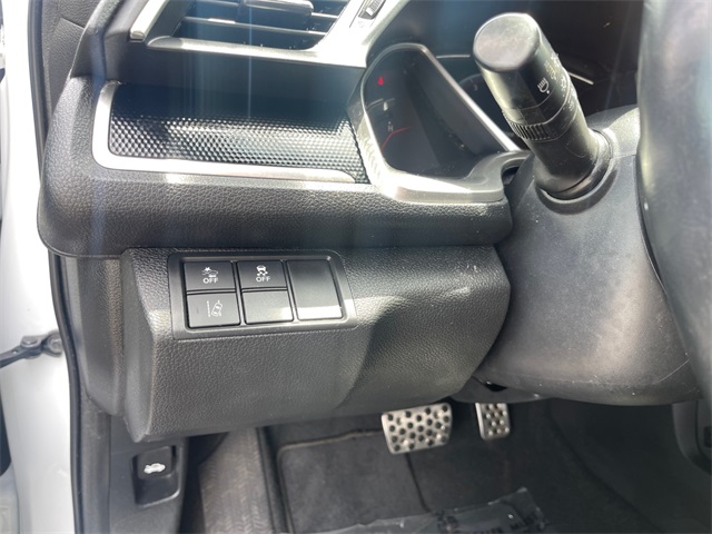 Vehicle image 23 of 43