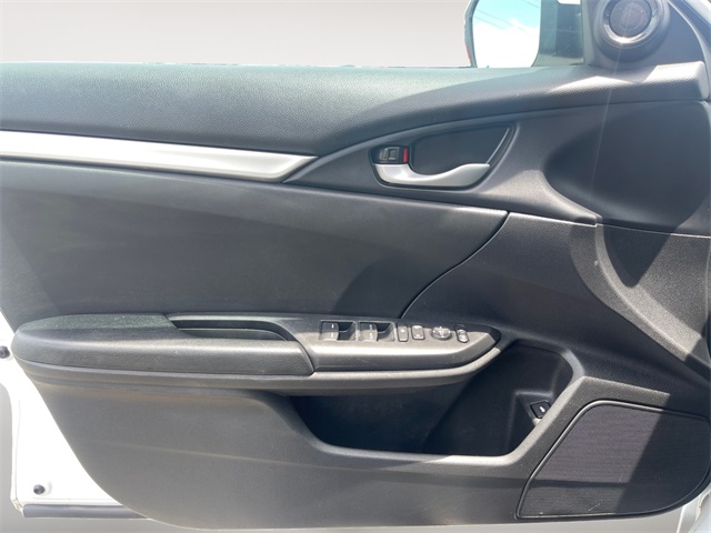 Vehicle image 25 of 43