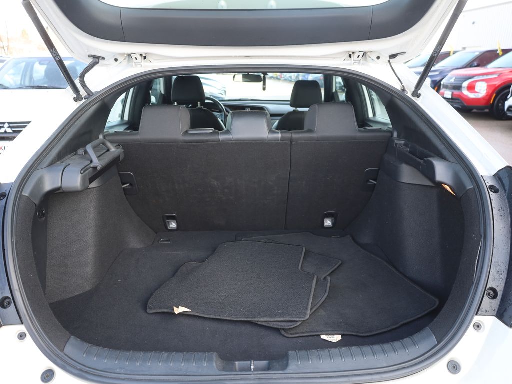 Vehicle image 21 of 46