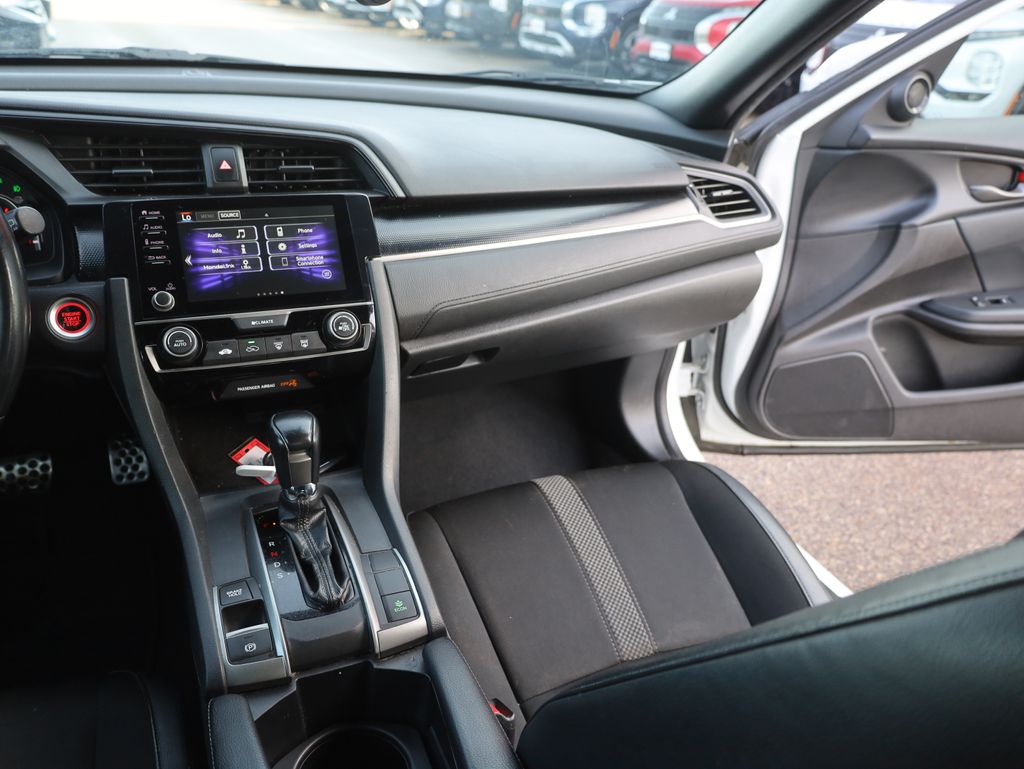Vehicle image 19 of 46