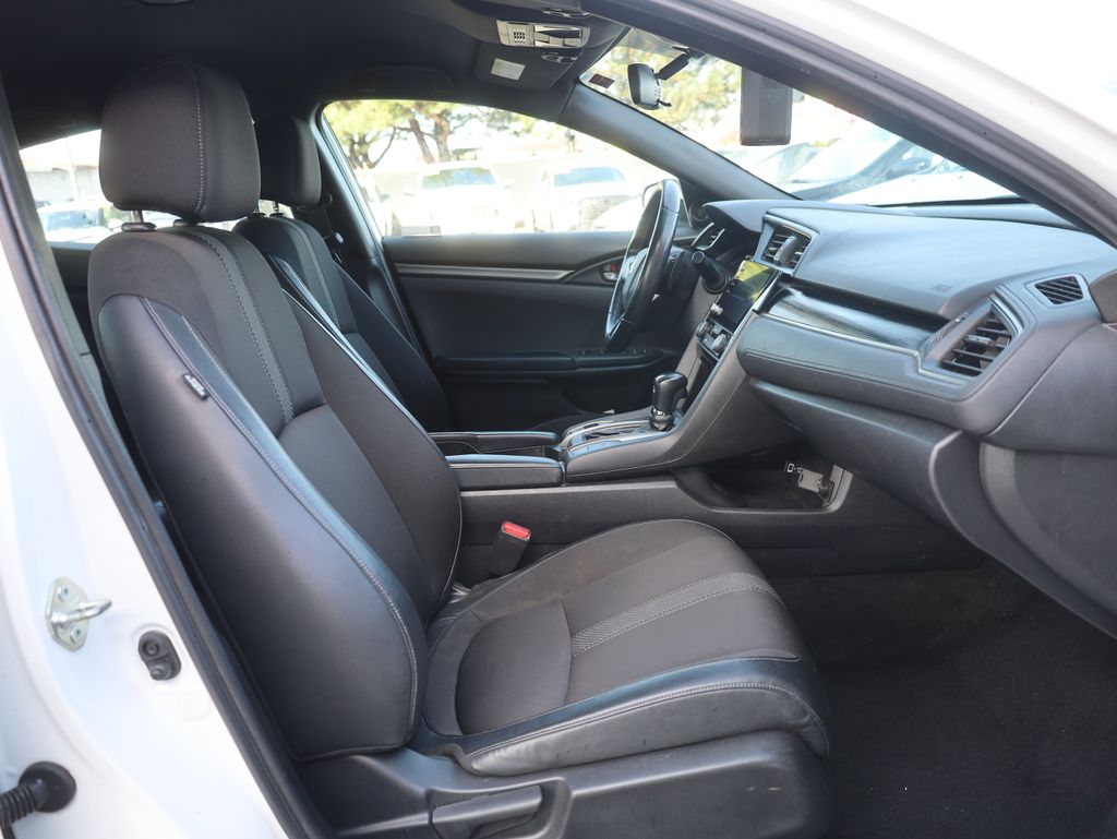 Vehicle image 14 of 46