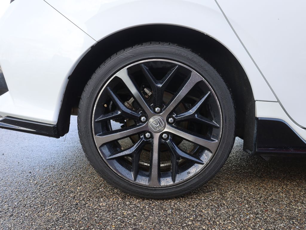 Vehicle image 13 of 46
