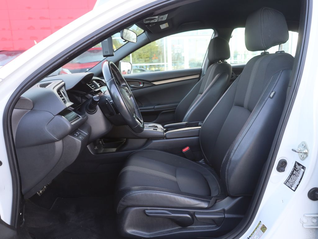 Vehicle image 29 of 46